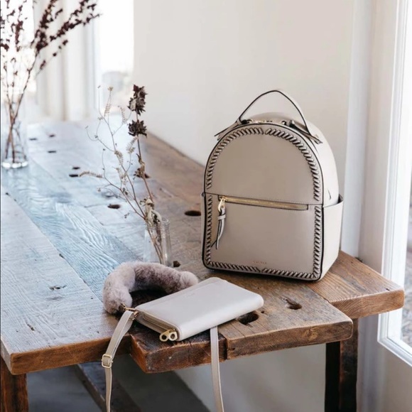 New stone creme color travel backpack - Picture 3 of 8